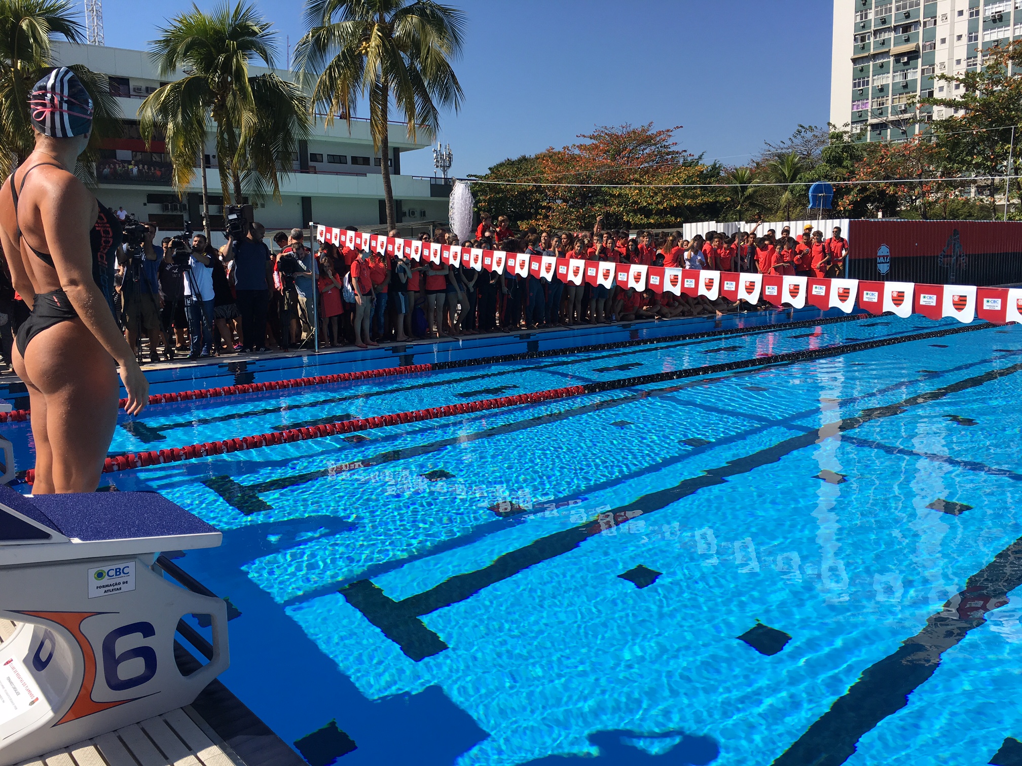 Flamengo inaugura piscina olímpica com homenagem ao técnico Rômulo